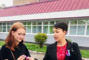 22 августа молодежный совет при главе Эльбанского городского поселения принял участие в акции, посвящённой  Дню государственного флага Российской Федерации. Раздали жителям посёлка ленточки- триколор